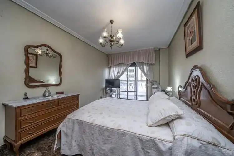 Habitación de Piso en venta en Benidorm con Terraza, Amueblado y Piscina comunitaria