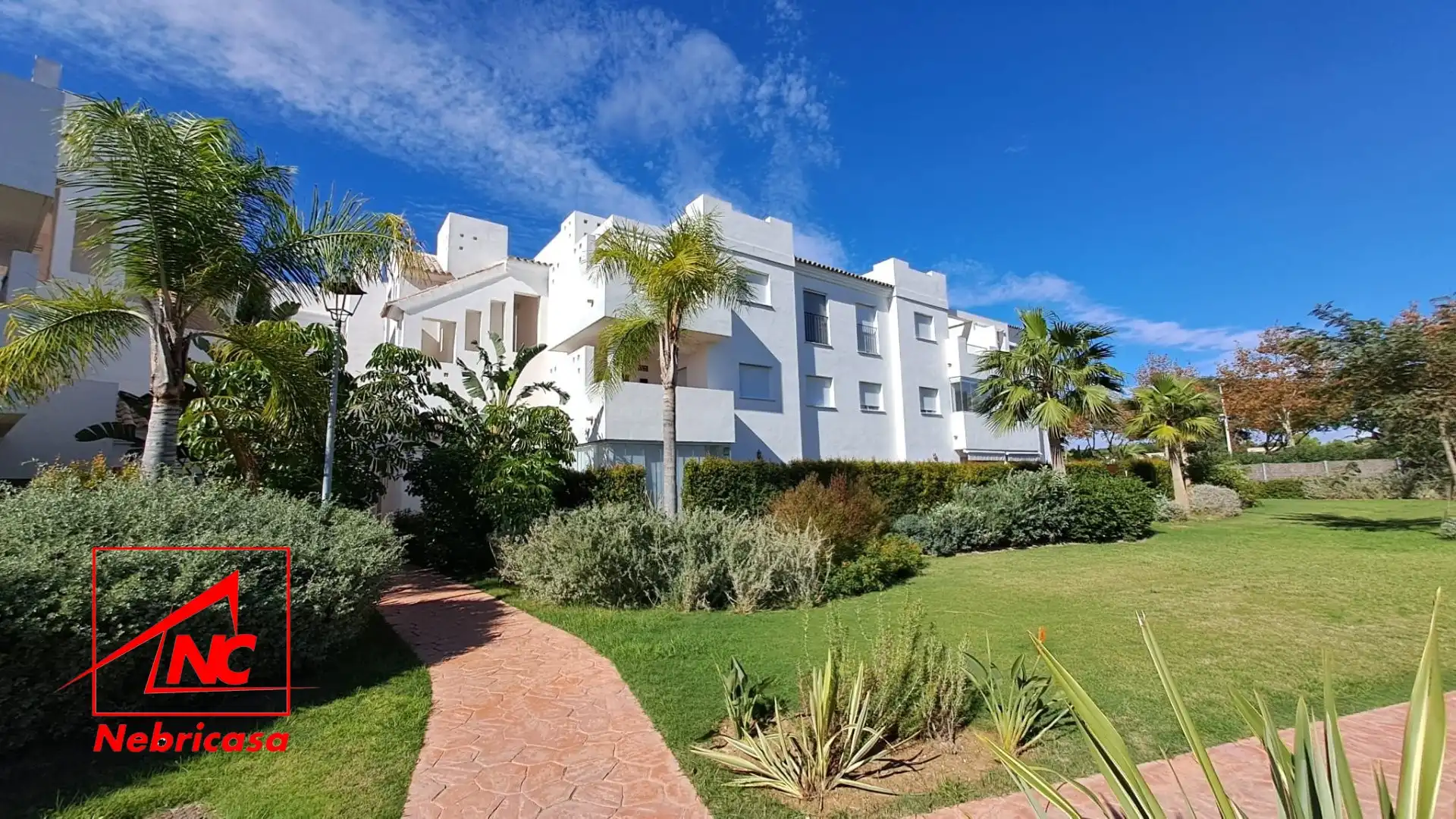Außenansicht von Wohnung zur Miete in Chipiona mit Klimaanlage, Terrasse und Schwimmbad