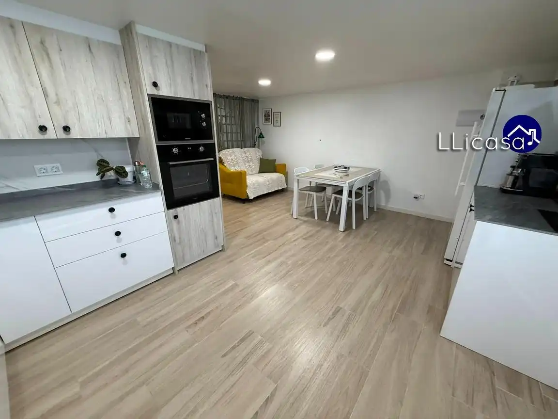 Sala de estar de Casa adosada en venta en La Pobla de Vallbona con Aire acondicionado, Jardín privado y Terraza