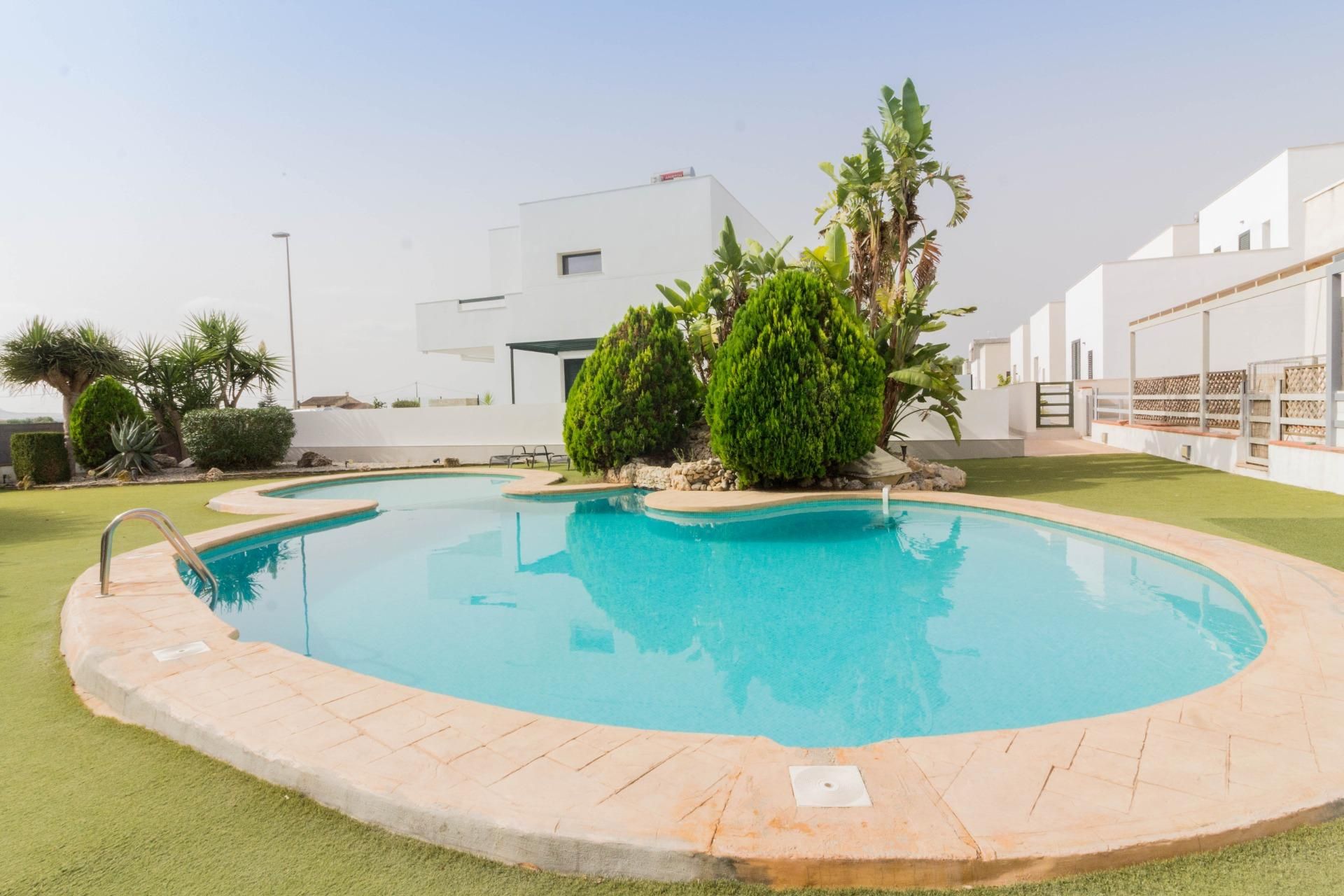 Piscina de Apartament de lloguer en Daya Nueva amb Jardí privat, Terrassa i Piscina comunitària