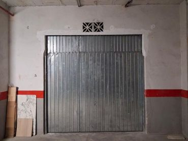 Local comercial en venda a Av. de los Manantiales