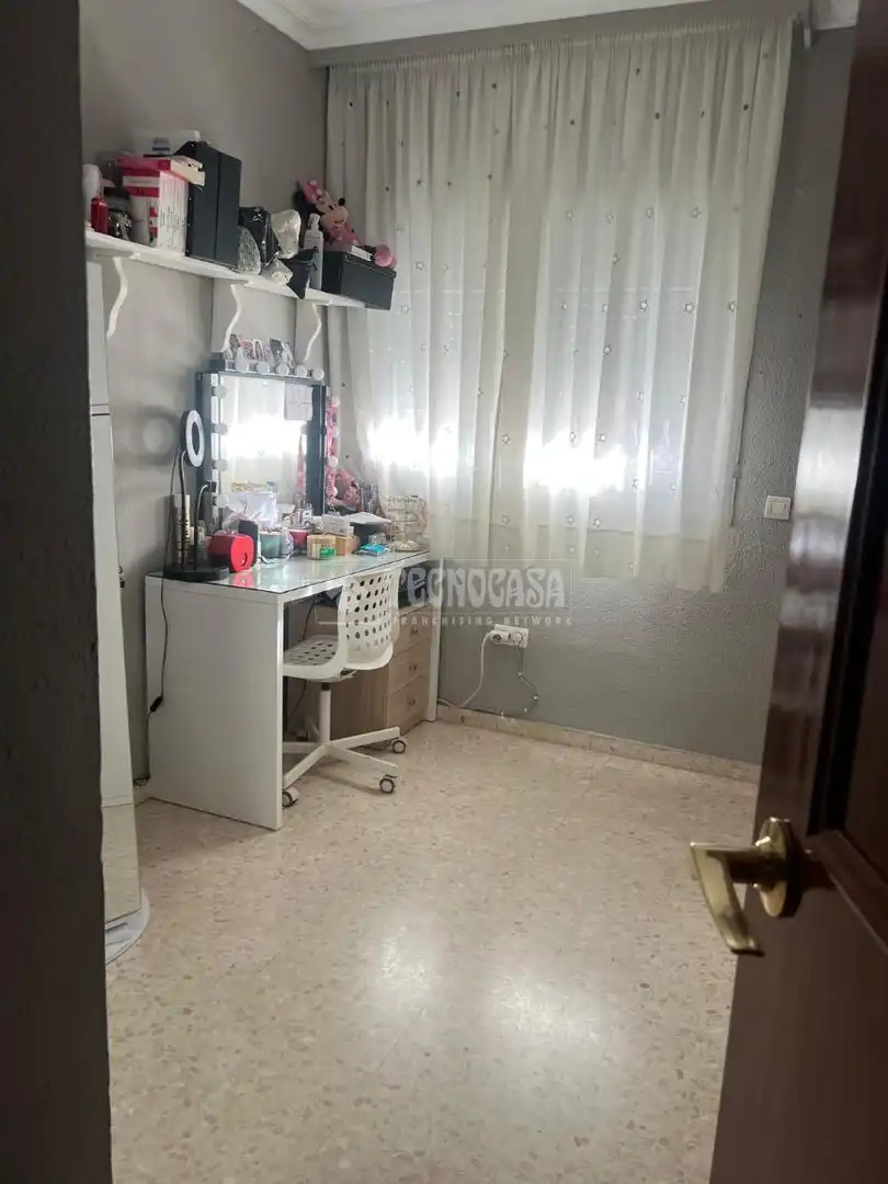 Bedroom of Flat for sale in Sevilla  with Air Conditioner, Heating and Storage room