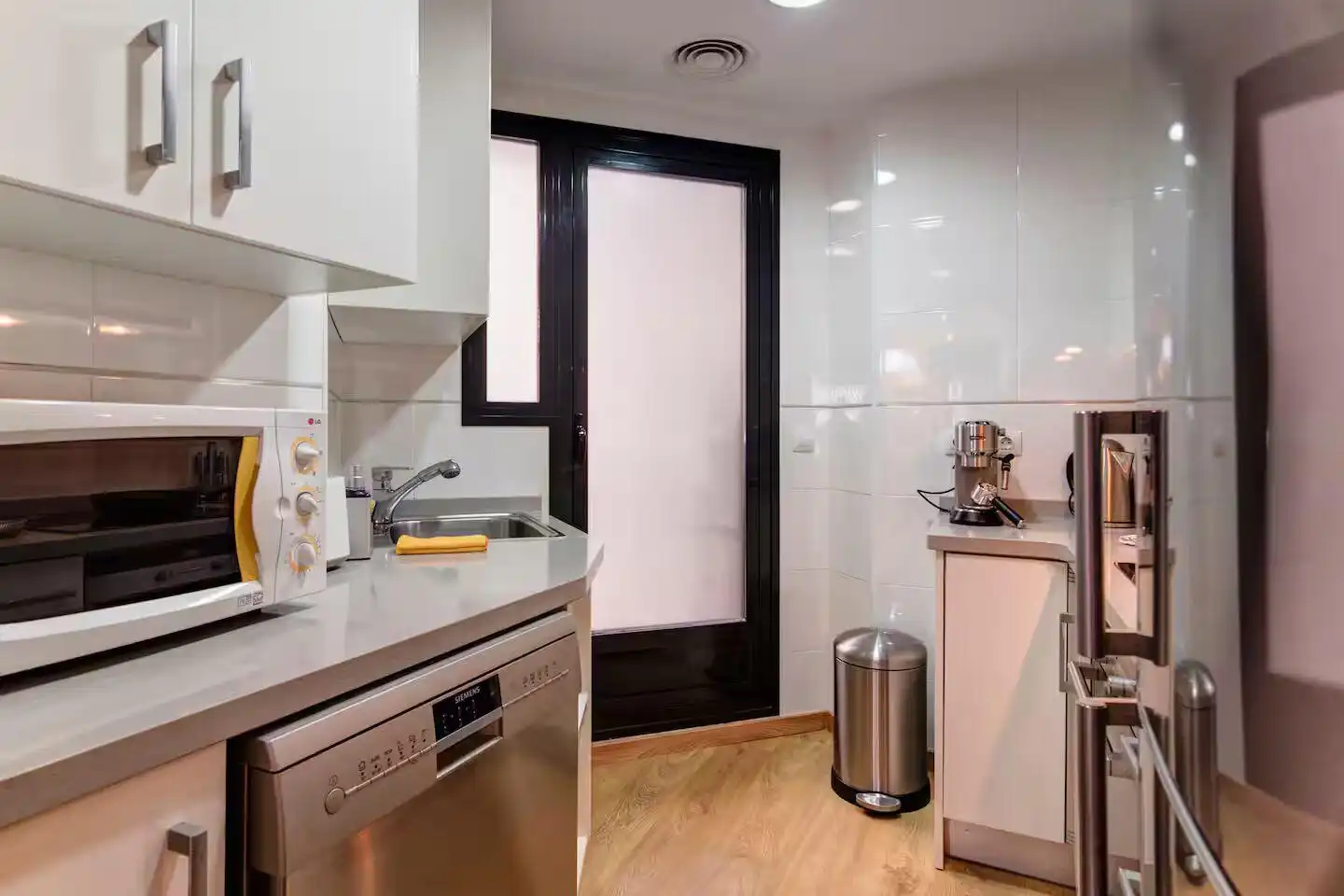 Flat for rent in Calle Santa Ángela de la Cruz, Encarnación - Regina