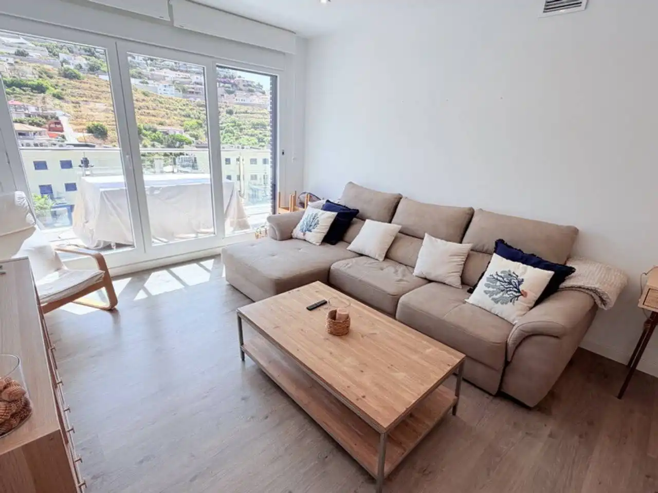 Sala de estar de Apartamento de alquiler en Almuñécar con Terraza y Piscina comunitaria