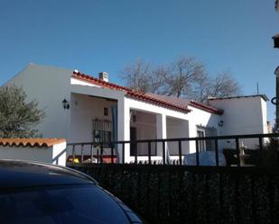 Exterior view of House or chalet for sale in Badajoz Capital  with Swimming Pool