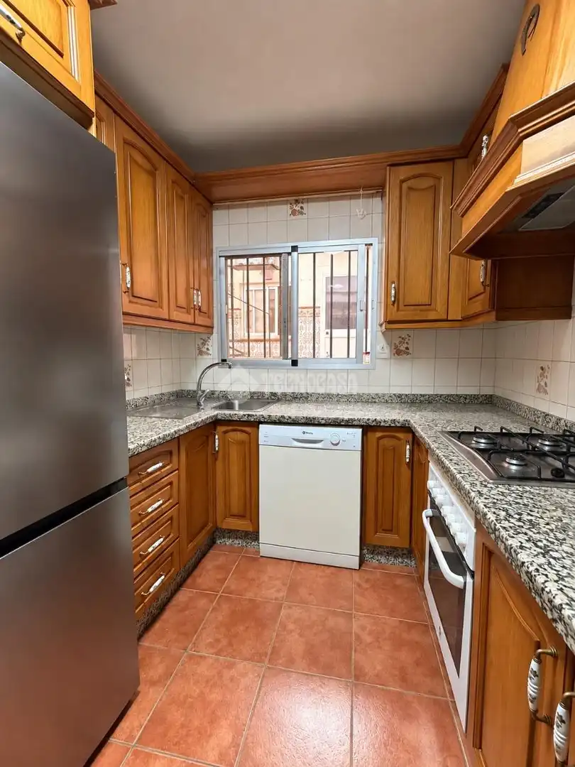 Kitchen of Flat for sale in Zona de la Vega