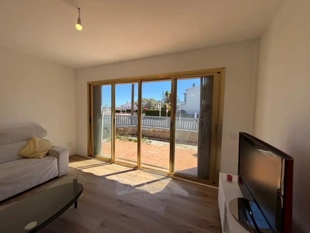 Sala d'estar de Casa o xalet en venda en Cambrils amb Piscina comunitària