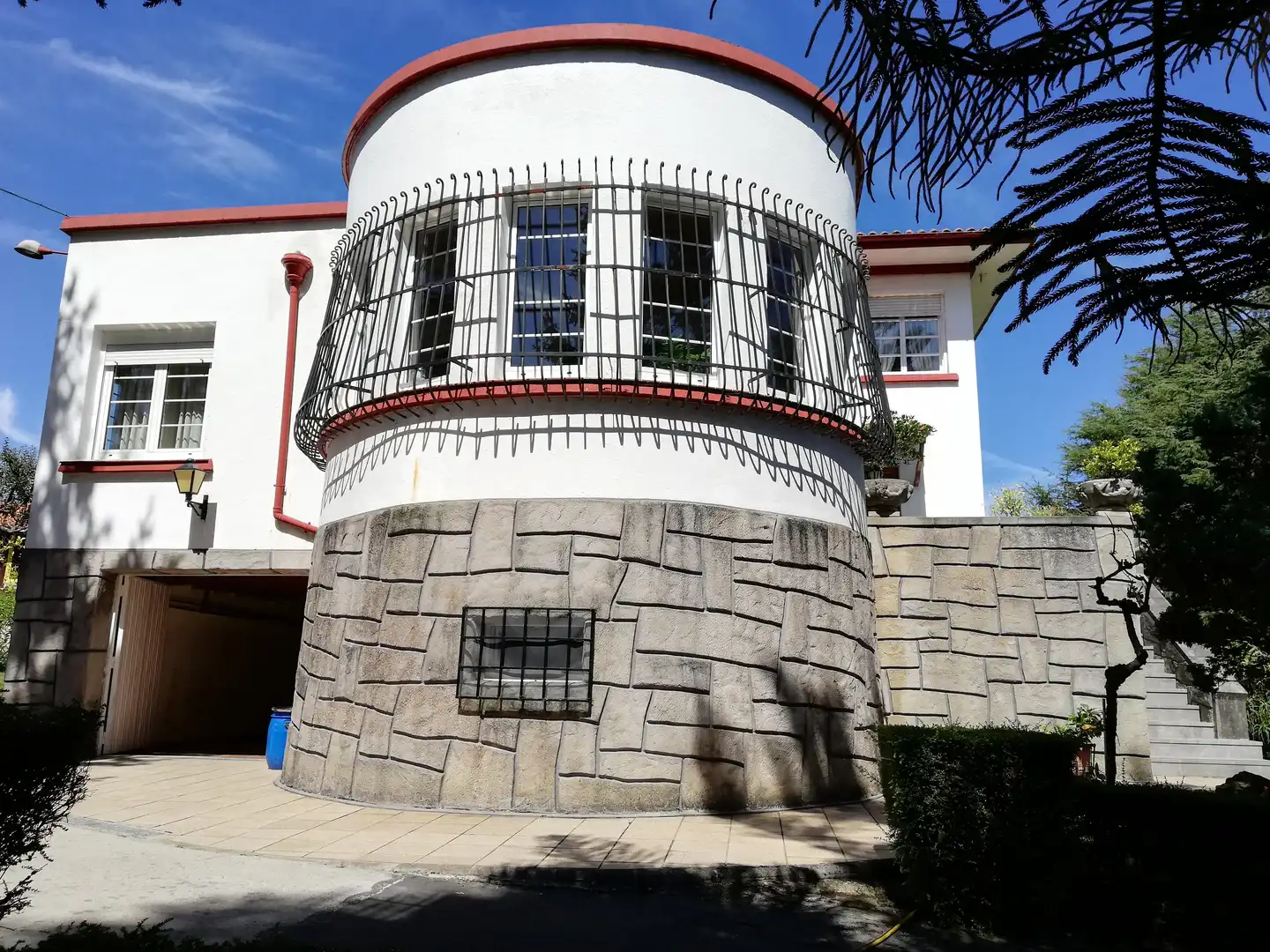 Vista exterior de Finca rústica en venda en Castrillón amb Calefacció