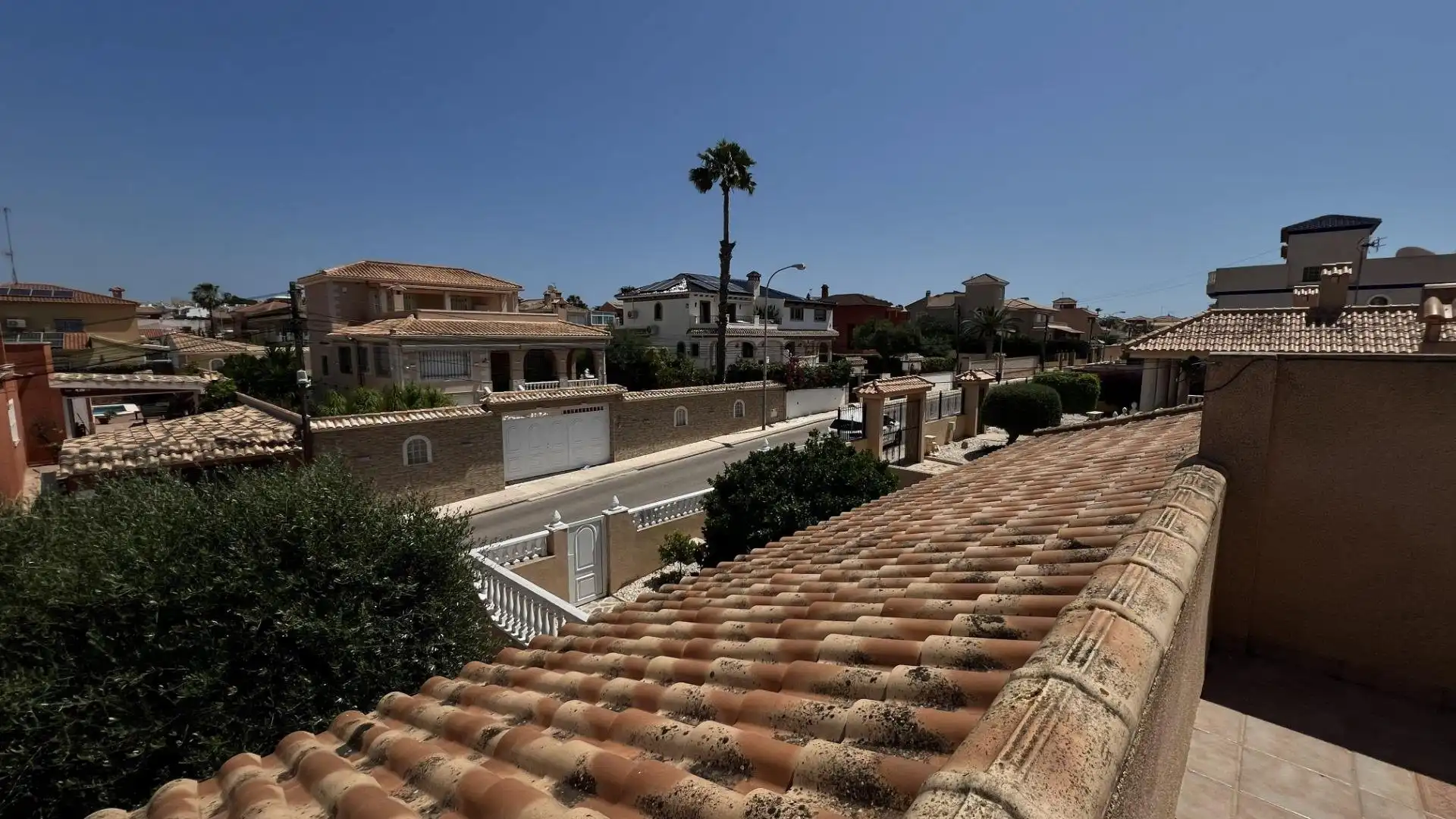 Vista exterior de Casa adosada en venda en Torrevieja amb Calefacció, Jardí privat i Moblat