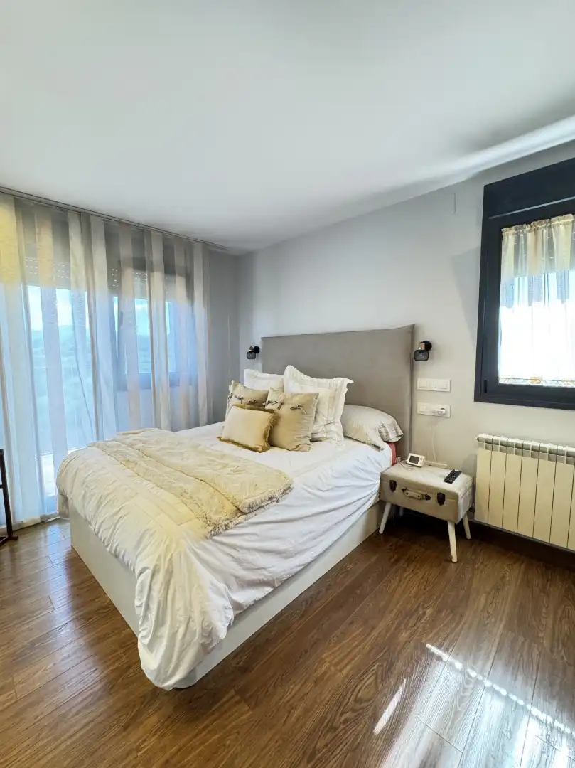 Dormitori de Casa o xalet en venda en Avilés amb Calefacció, Jardí privat i Parquet
