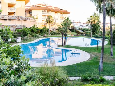 Piso con piscina en venta en Avenida del Higuerón 50