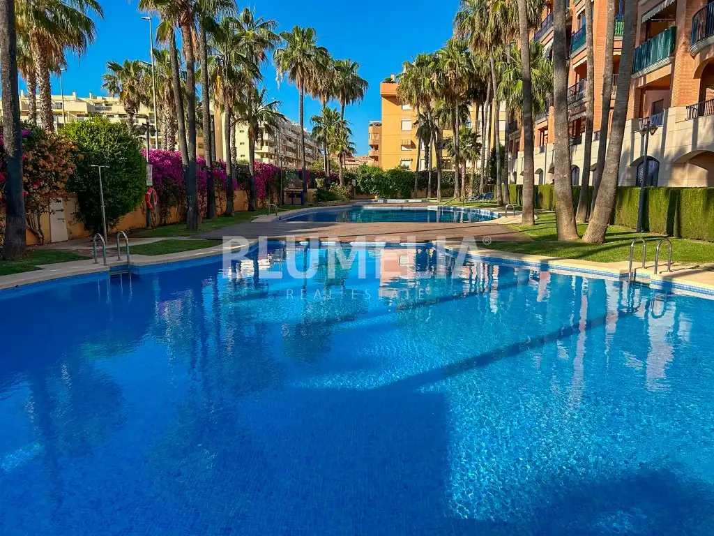 Vista exterior de Apartamento de alquiler en Dénia con Aire acondicionado, Calefacción y Jardín privado