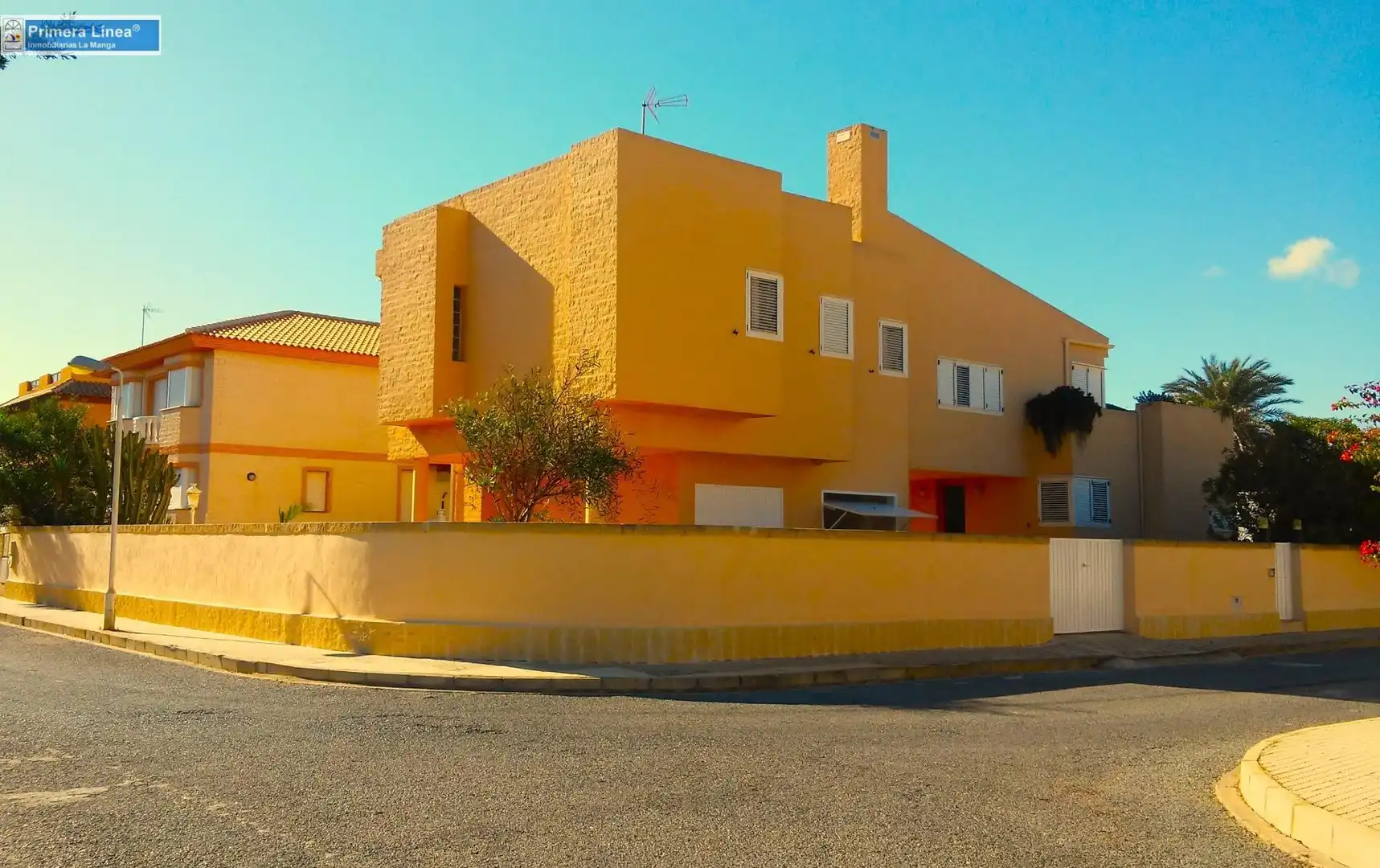 Vista exterior de Casa o chalet en venta en La Manga del Mar Menor con Jardín privado, Terraza y Trastero