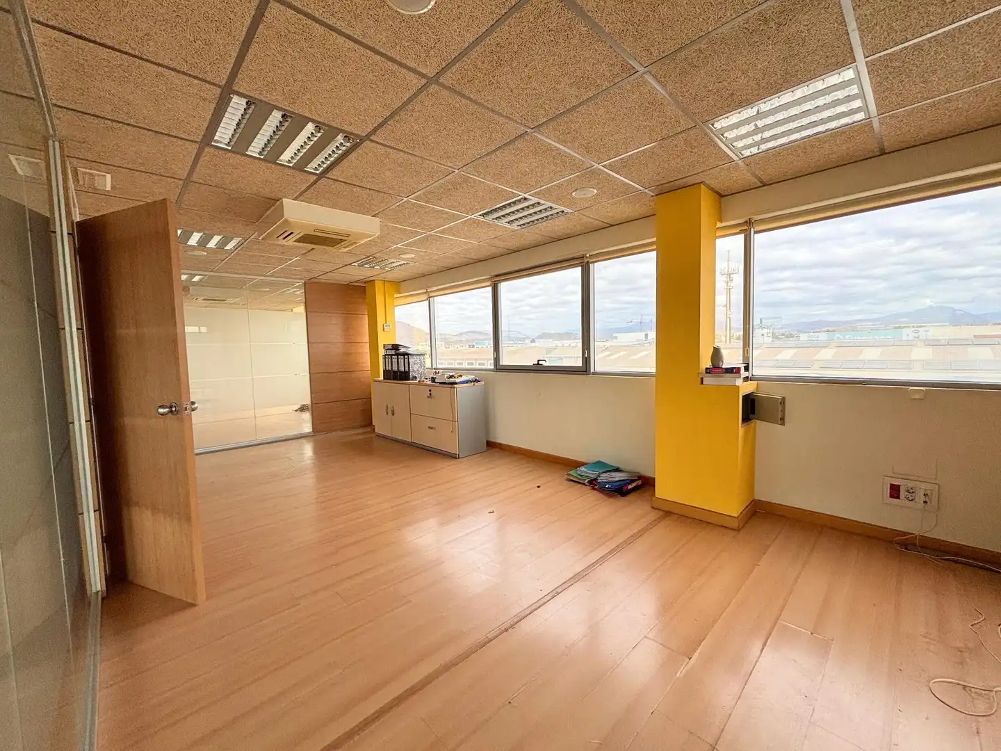 Office for sale in Alicante / Alacant  with Air Conditioner and Furnished