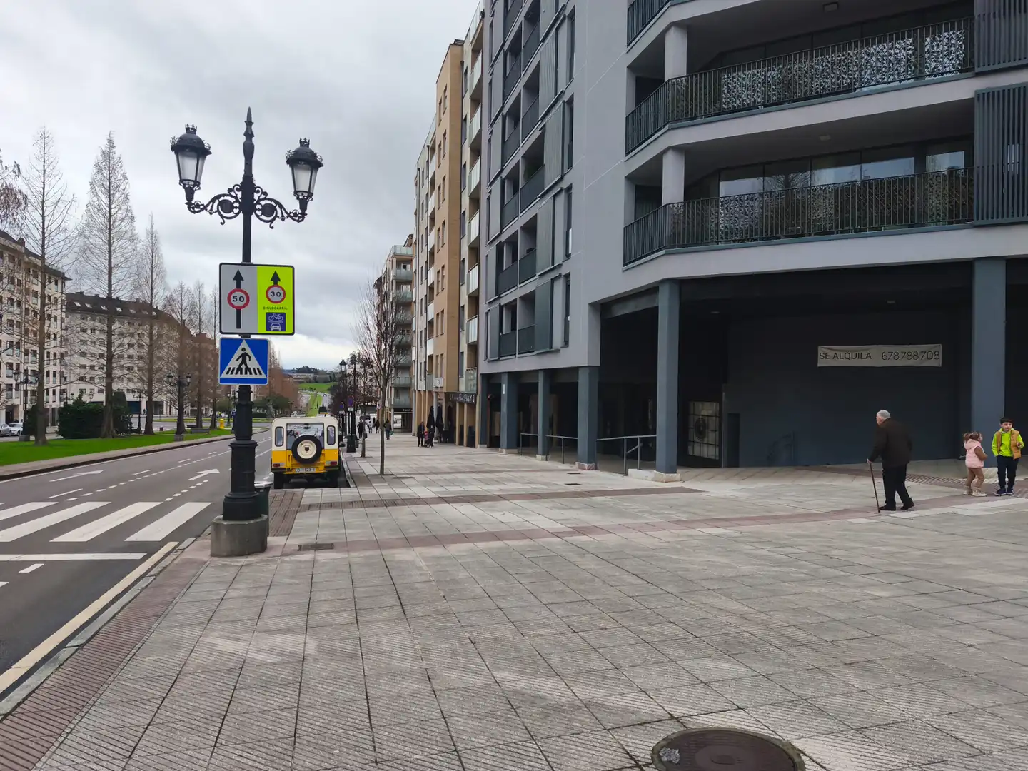 Außenansicht von Geschaftsraum zur Miete in Oviedo  mit Terrasse