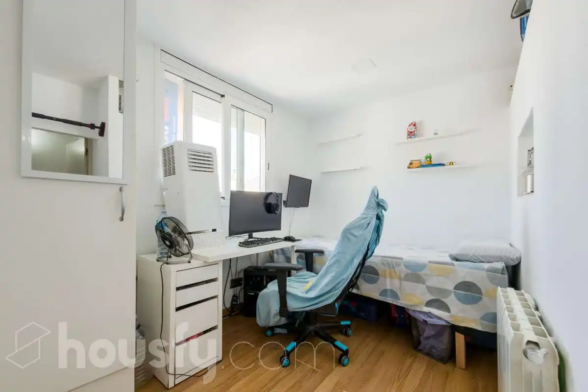 Bedroom of Houses for sale in Badalona  with Air Conditioner, Heating and Terrace