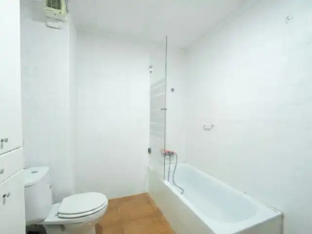 Bany de Pis en venda en Riba-roja de Túria amb Aire condicionat, Terrassa i Traster