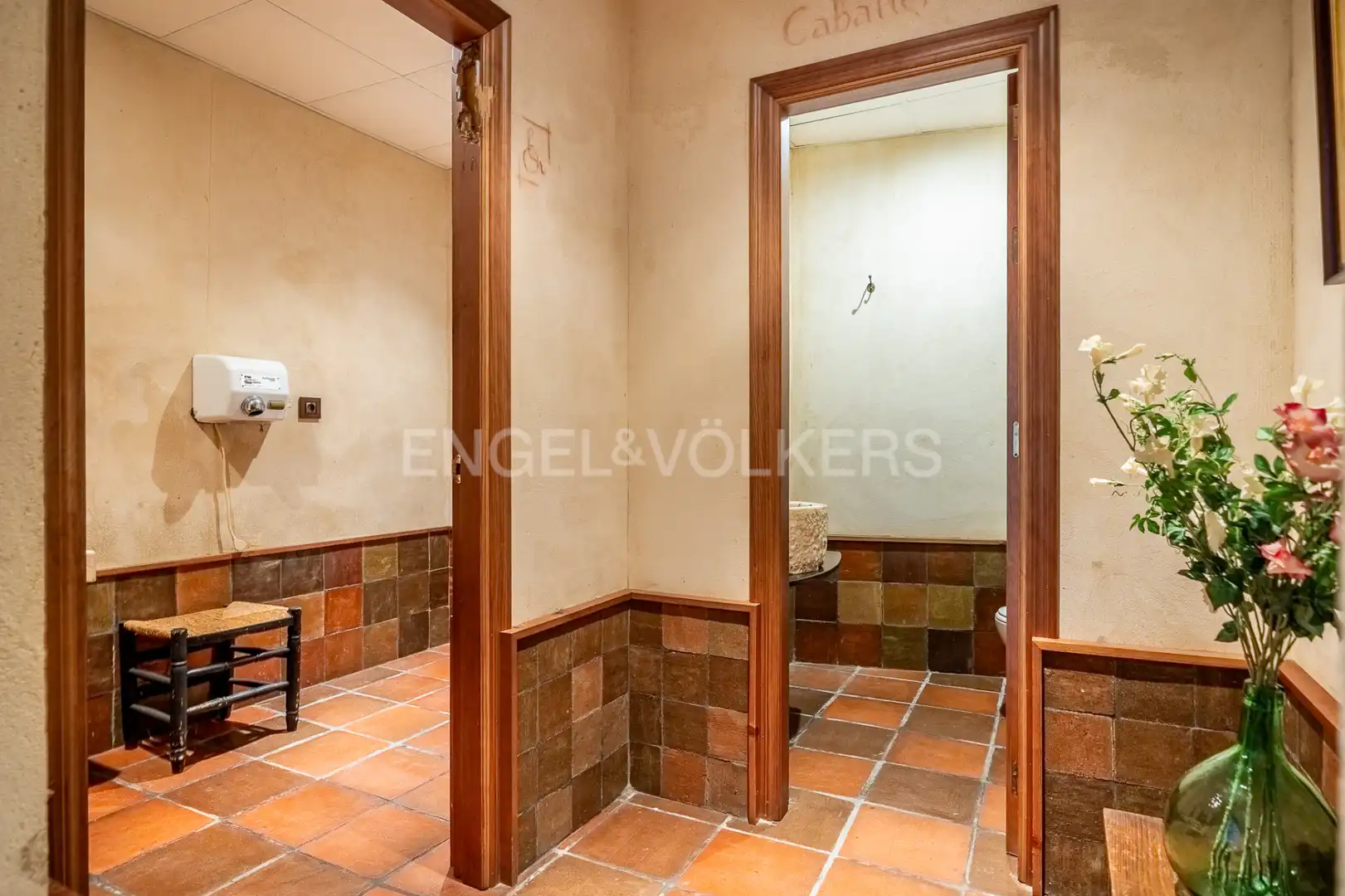 Bathroom of Commercial properties for sale in Villanueva del Ariscal  with Air Conditioner, Heating and Furnished