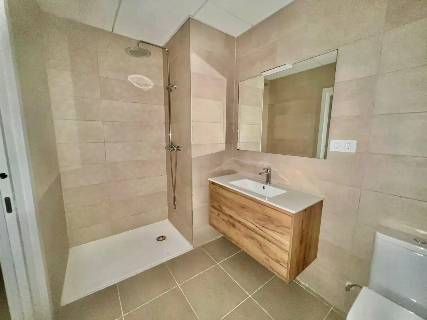 Baño de Piso de alquiler en Tarragona con Aire acondicionado, Calefacción y Parquet