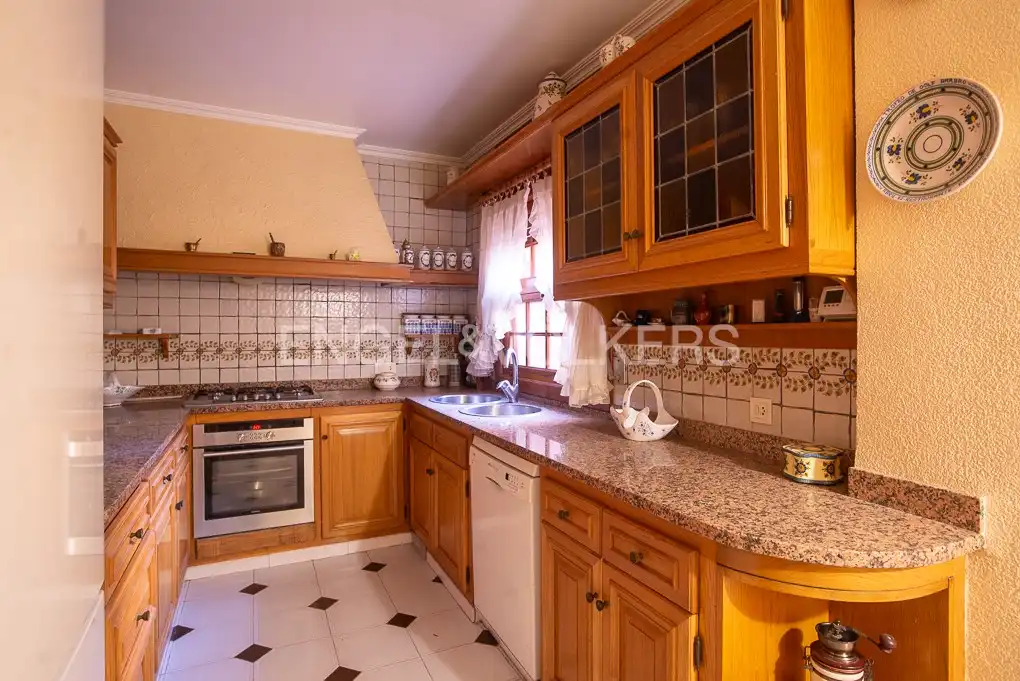 Cocina de Casa o chalet en venta en Castellón de la Plana / Castelló de la Plana con Calefacción, Jardín privado y Terraza