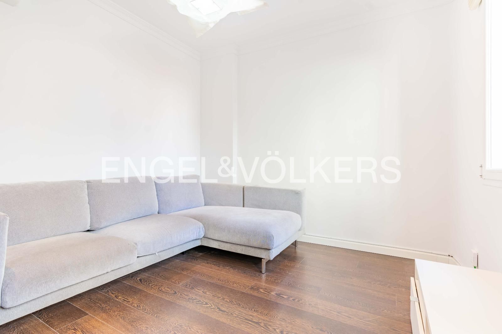 Living room of Flat for sale in  Madrid Capital  with Air Conditioner, Heating and Furnished