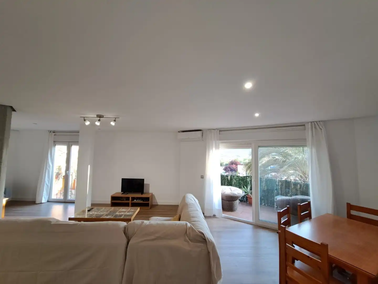 Living room of Flat for rent in Algeciras  with Air Conditioner, Furnished and Pets allowed