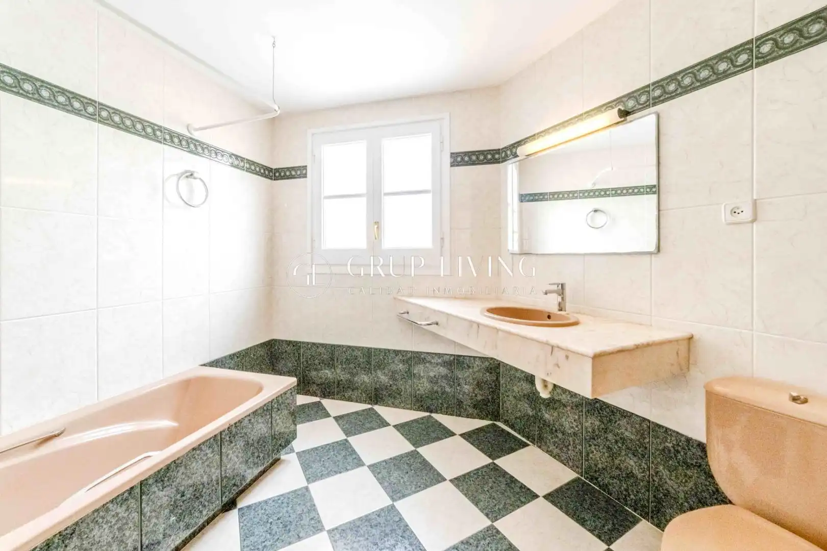 Baño de Piso en venta en Sitges con Terraza