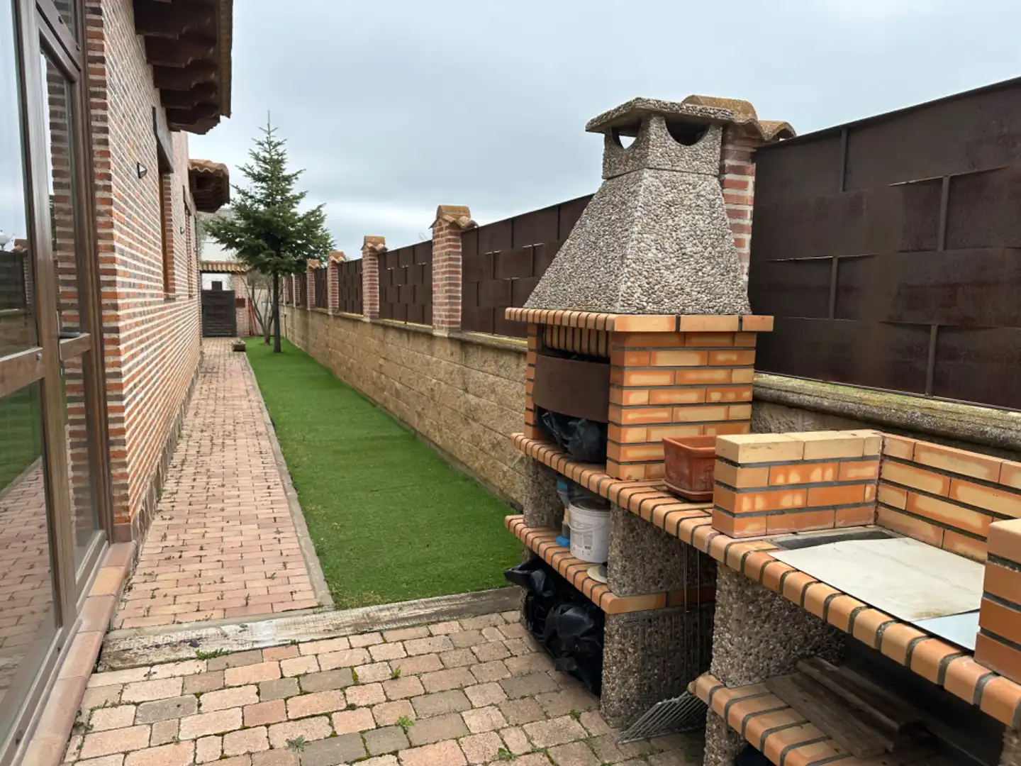 Terrassa de Casa o xalet en venda en Venta de Baños amb Calefacció, Jardí privat i Alarma