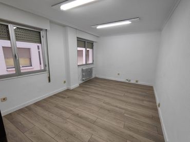Office space with lift for sale in Calle SANTA CLARA