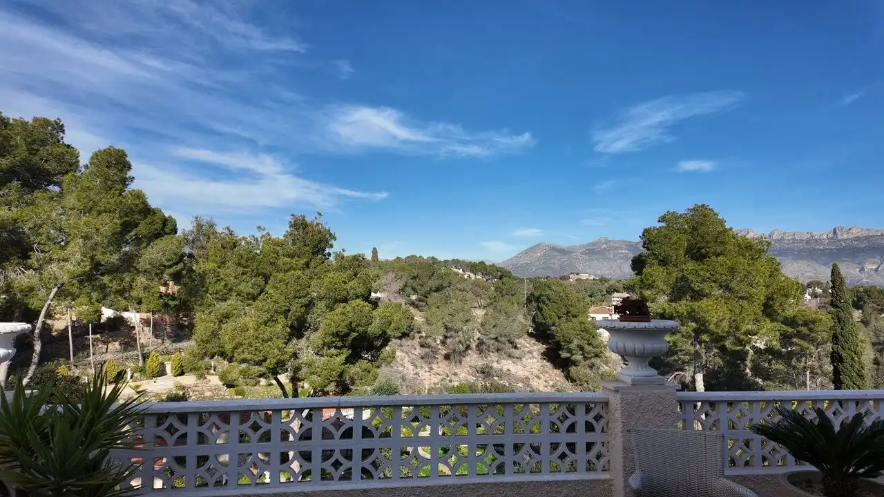 Vista exterior de Casa o chalet en venta en L'Alfàs del Pi con Aire acondicionado, Calefacción y Jardín privado