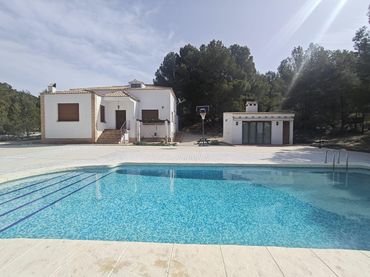 Chalet con piscina en venta en Castalla