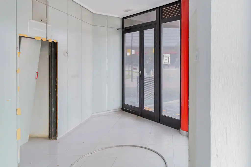 Local comercial en venda a Av Gómez de Avellaneda, imagen 4