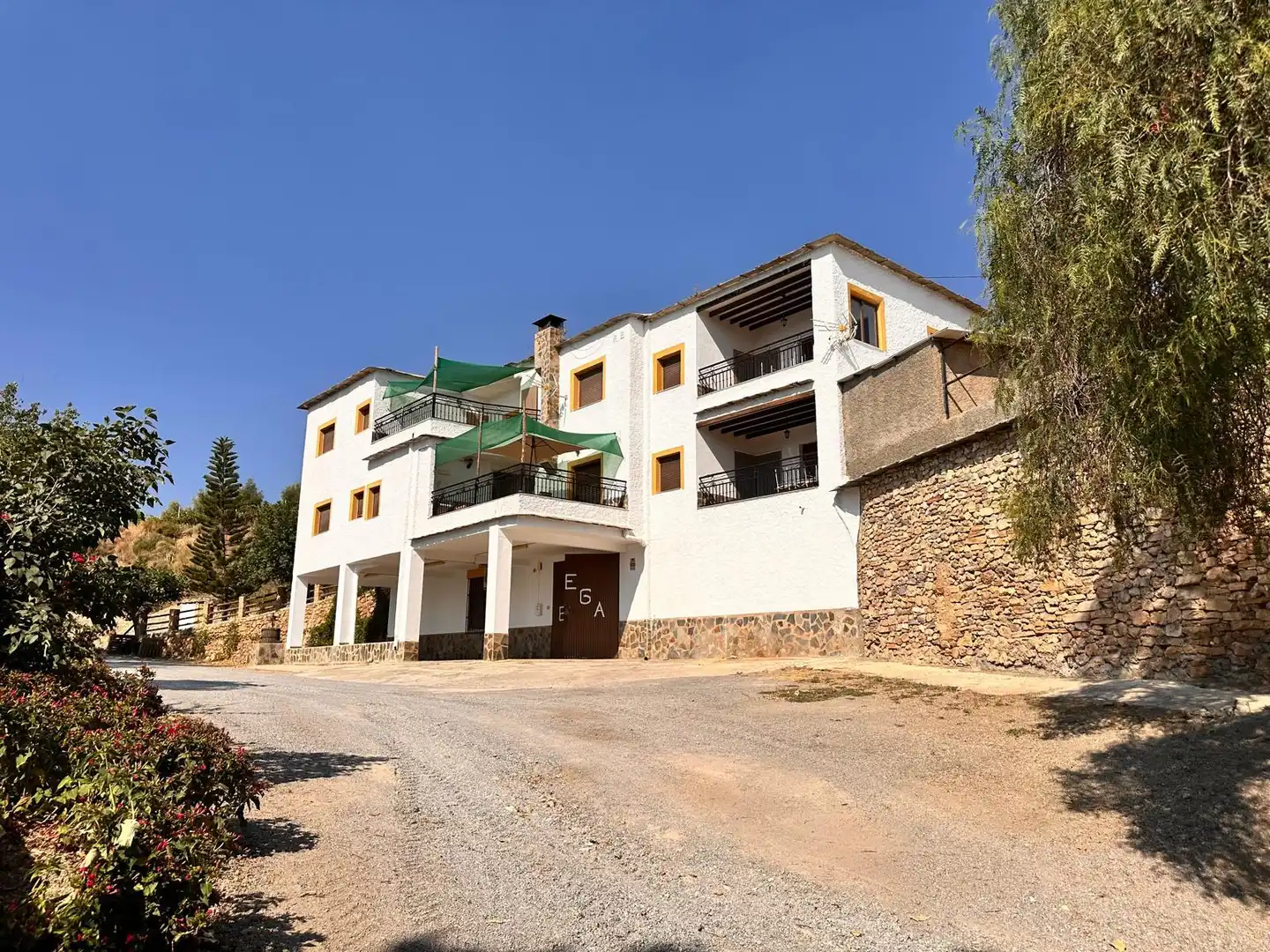 Vista exterior de Local en venda en Granada