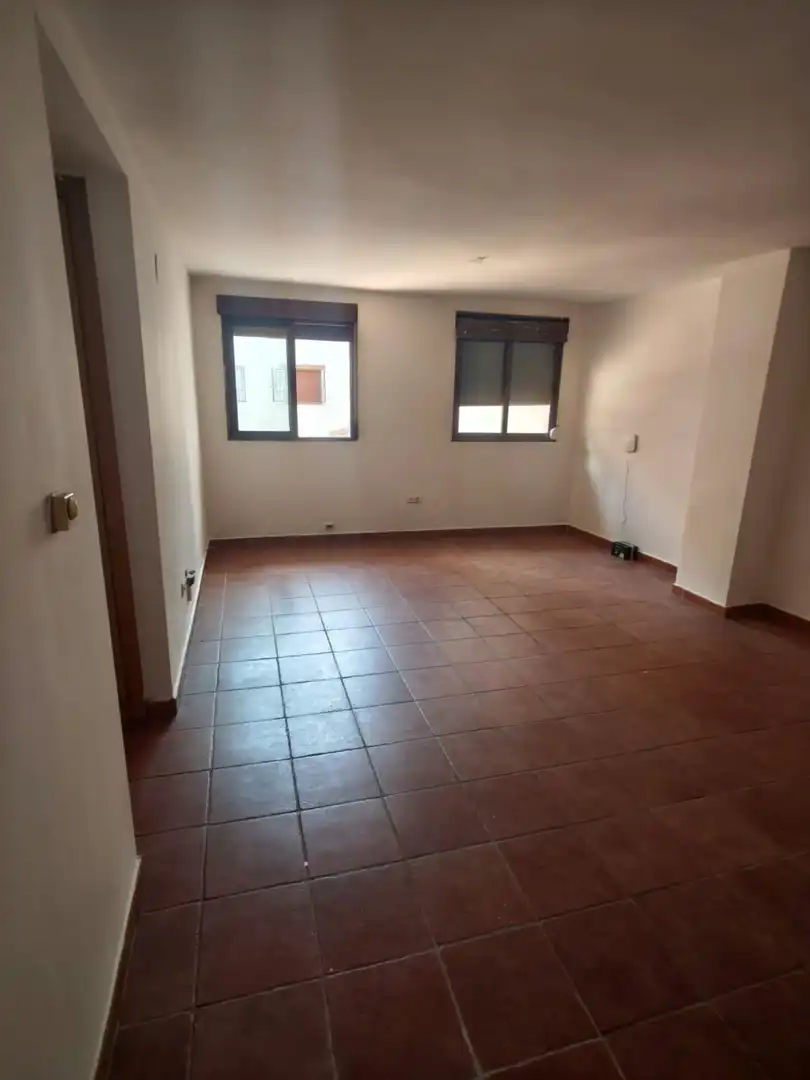 Wohnung zum Verkauf in La Zubia mit Abstellraum und Balkon