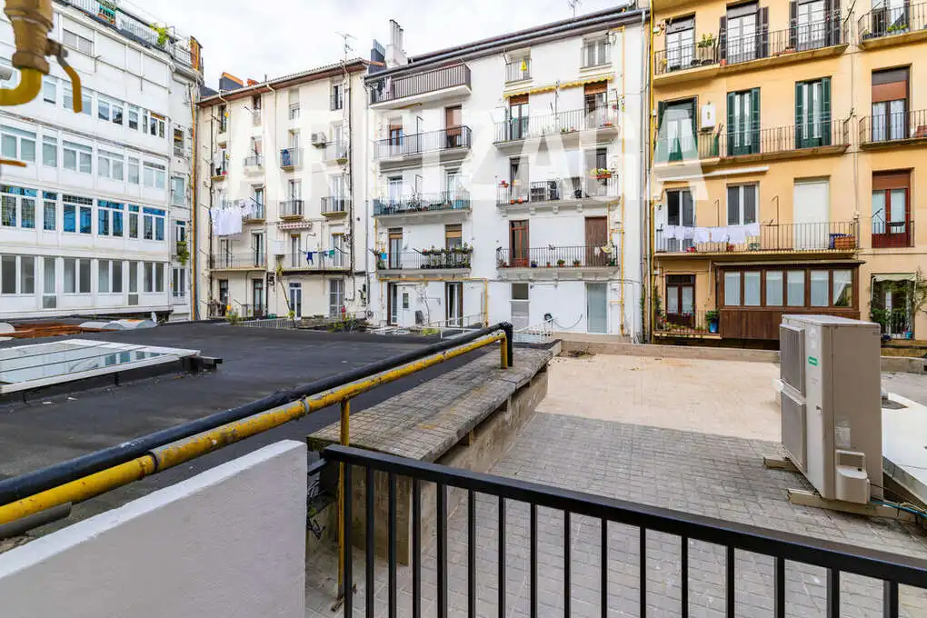 Vista exterior de Piso en venta en Donostia - San Sebastián  con Calefacción, Terraza y Balcón