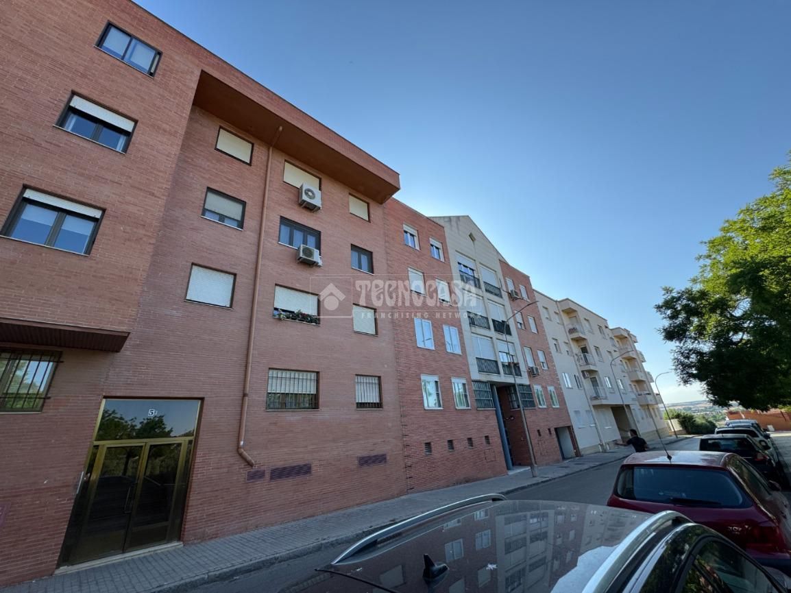 Vista exterior de Pis en venda en Guadalajara Capital amb Aire condicionat, Calefacció i Balcó