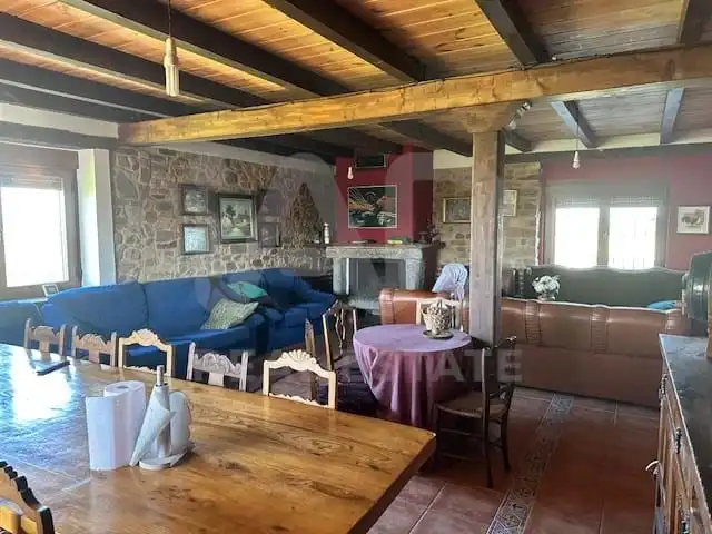 Sala d'estar de Casa o xalet en venda en Destriana amb Calefacció