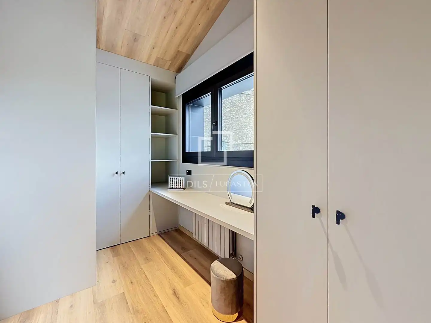 Dormitori de Casa o xalet en venda en Madrid amb Calefacció, Jardí privat i Parquet