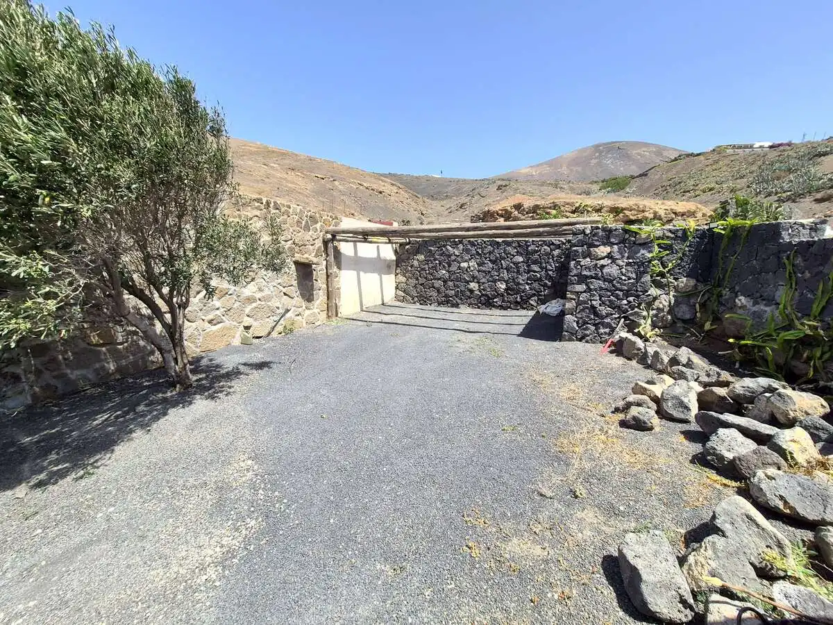 Vista exterior de Casa o xalet en venda en Tías amb Jardí privat, Terrassa i Moblat
