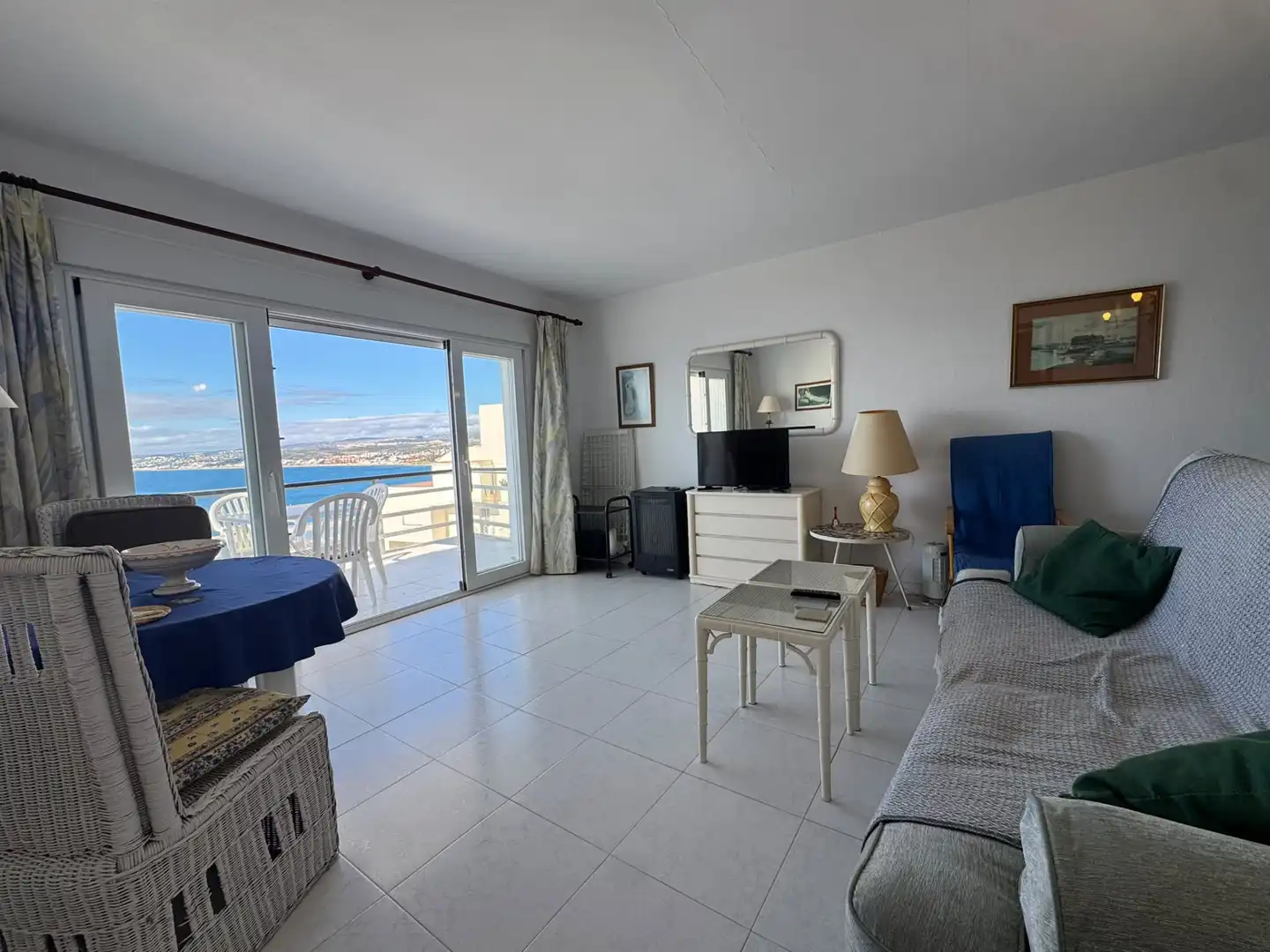 Sala de estar de Apartamento en venta en Estepona con Terraza, Piscina y Amueblado