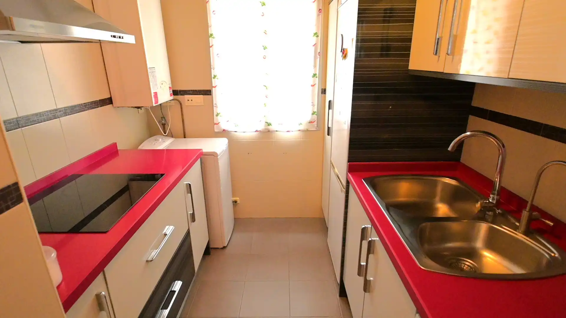Cuina de Pis en venda en Granada amb Aire condicionat, Moblat i Balcó