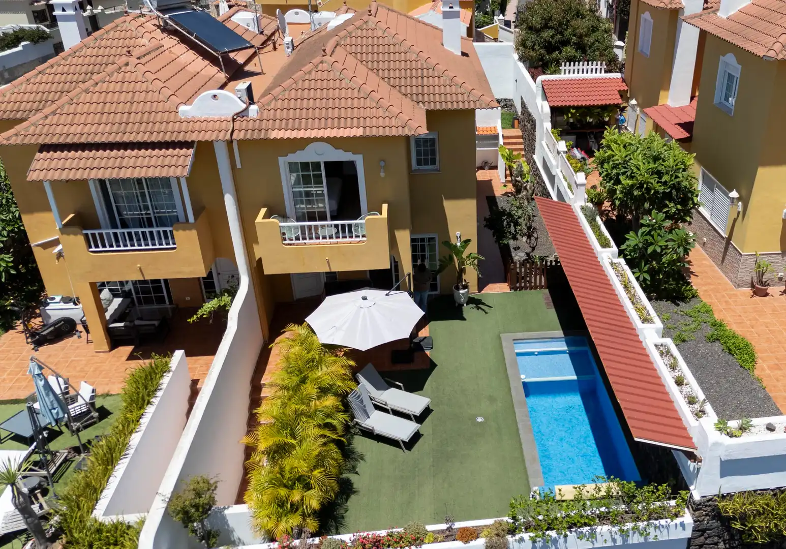 Vista exterior de Casa adosada en venda en Santa Úrsula amb Aire condicionat, Jardí privat i Terrassa