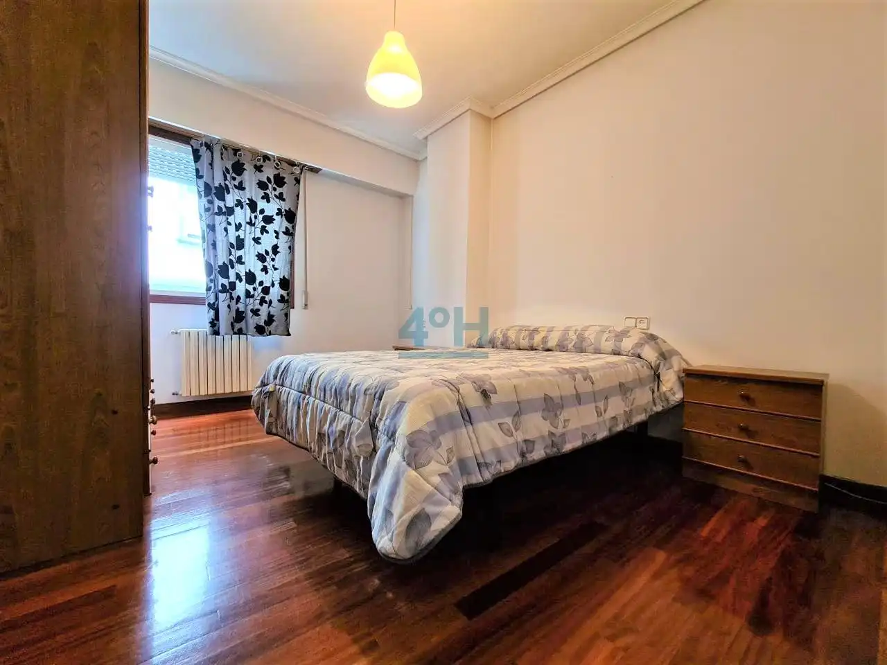 Bedroom of Apartments for rent in Ourense Capital   with Heating, Storage room and Furnished