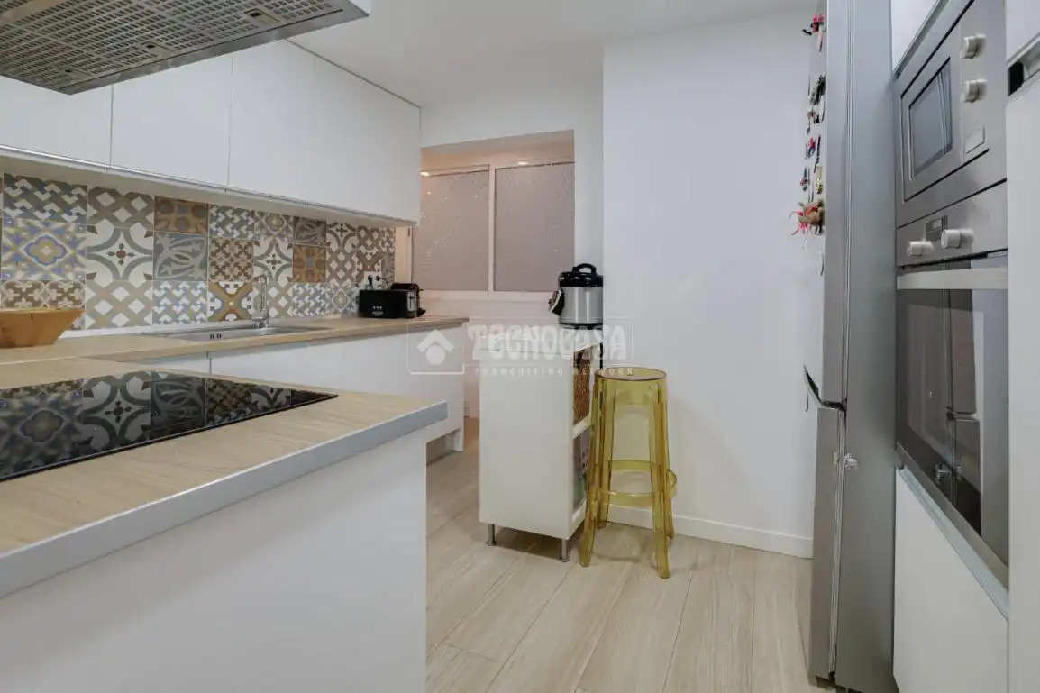 Cuina de Pis en venda en Sant Feliu de Llobregat amb Aire condicionat i Balcó