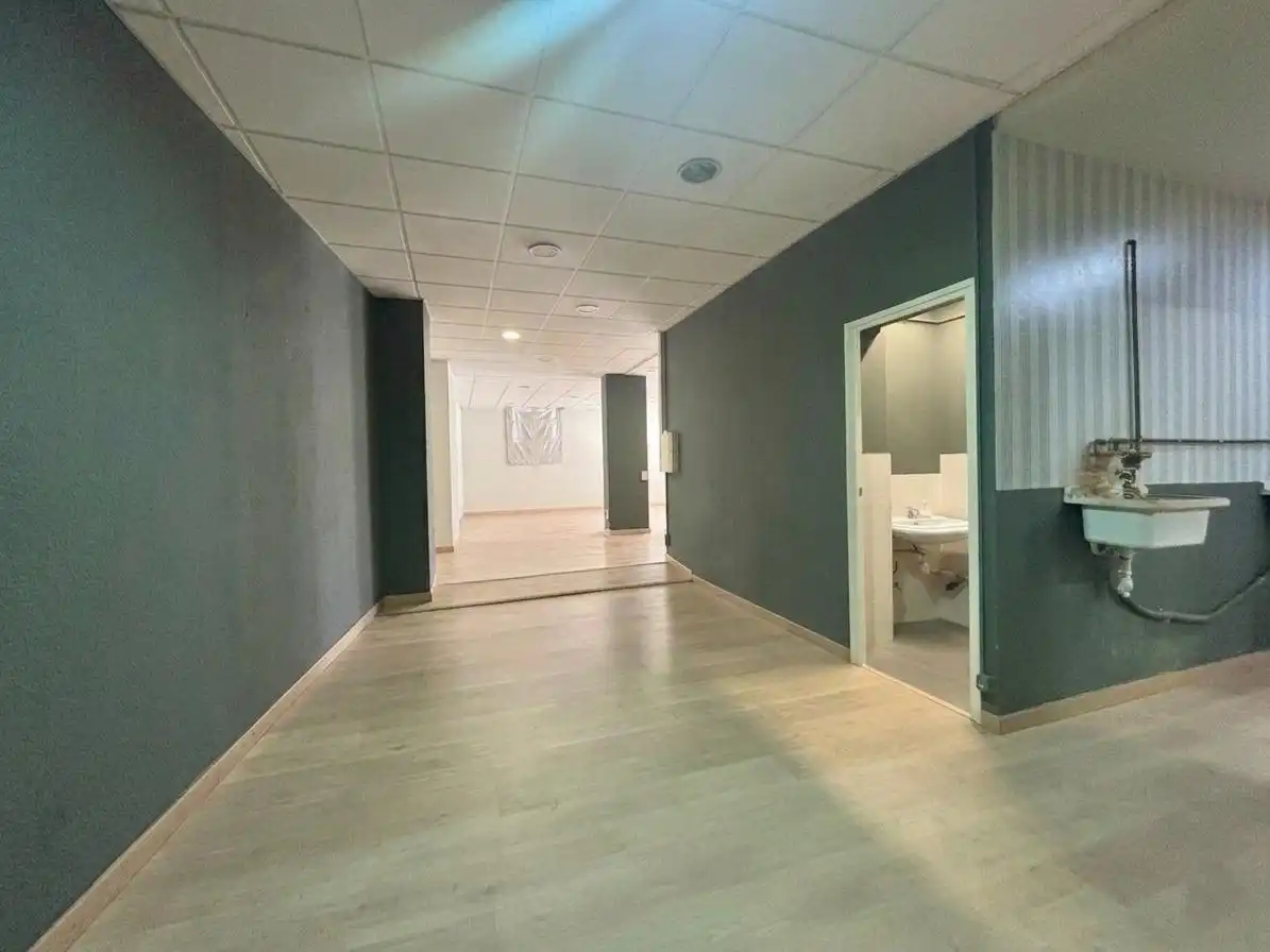 Local de alquiler en L'Hospitalet de Llobregat con Aire acondicionado