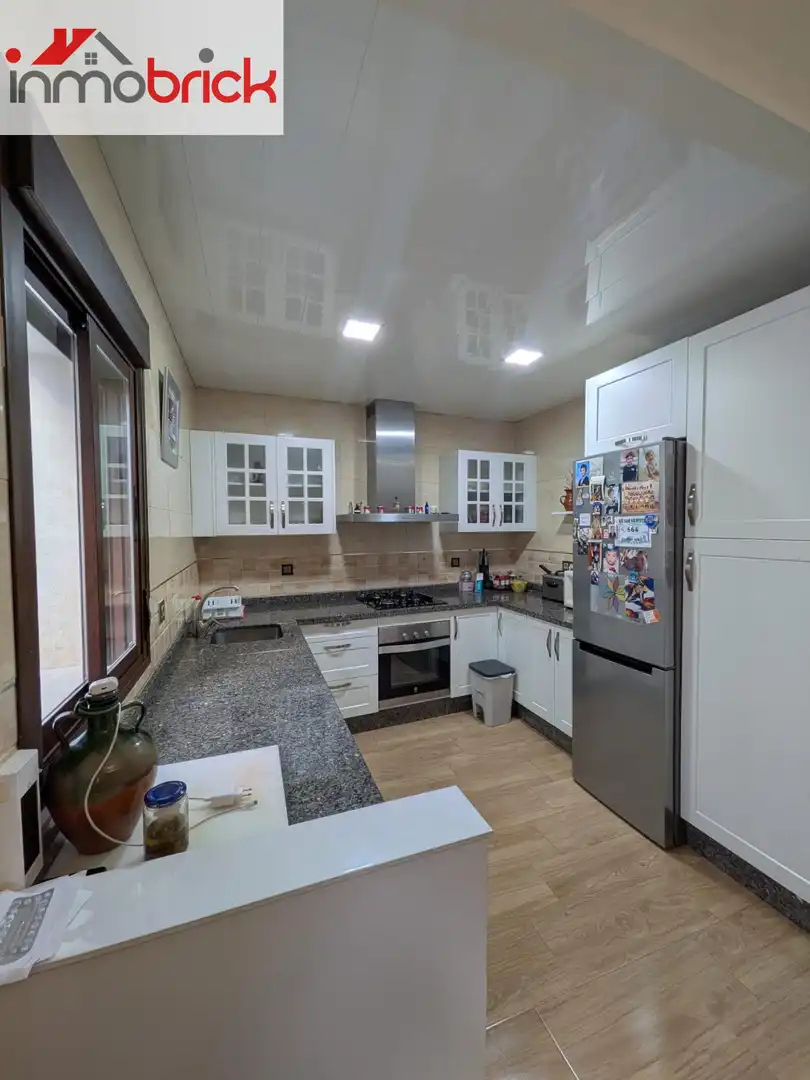 Kitchen of Houses for sale in Aguilar de la Frontera  with Air Conditioner and Terrace