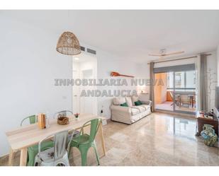 Vista exterior de Pis de lloguer en  Almería Capital amb Terrassa, Moblat i Piscina comunitària