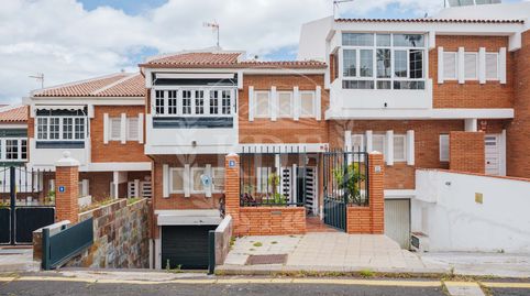 Foto 2 de Casa adosada en venda a Calle Juan Vara Teran, Vistabella - Villa Benitez - Ballester, Santa Cruz de Tenerife Capital
