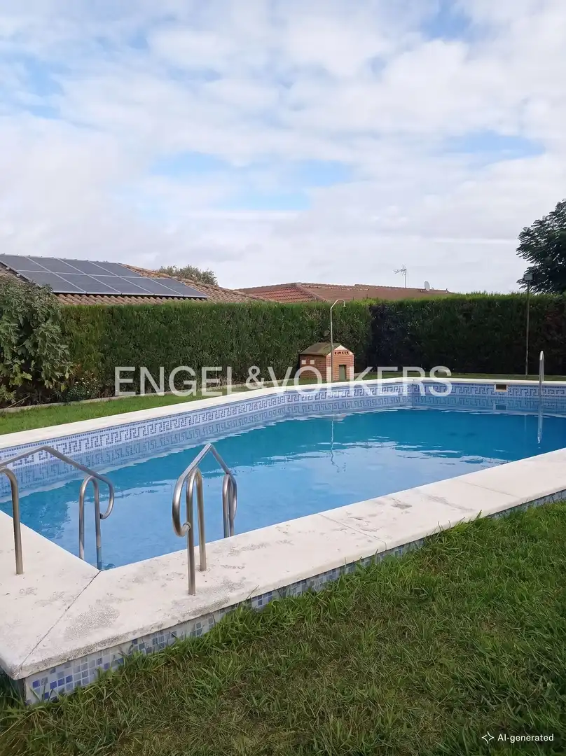 Piscina de Casa o chalet en venta en Dos Hermanas con Calefacción, Jardín privado y Terraza