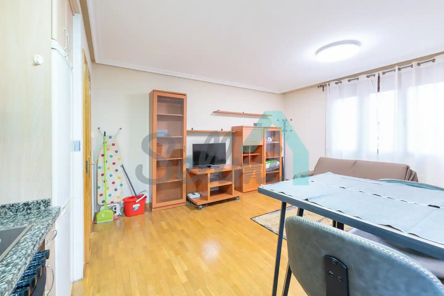 Living room of Flat for rent in Oviedo   with Heating, Parquet flooring and Furnished